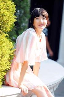 白卉子背景,从平凡女孩到璀璨明星的蜕变之路