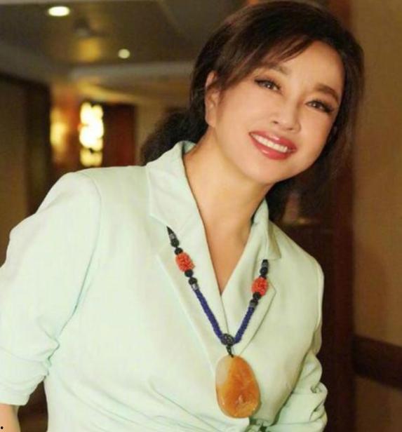 刘晓庆图片生活照,岁月静好，优雅依旧